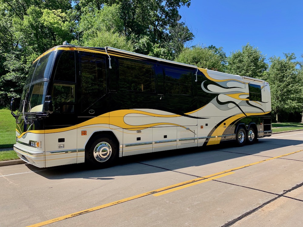 2003 Prevost Featherlite H3-45 For Sale