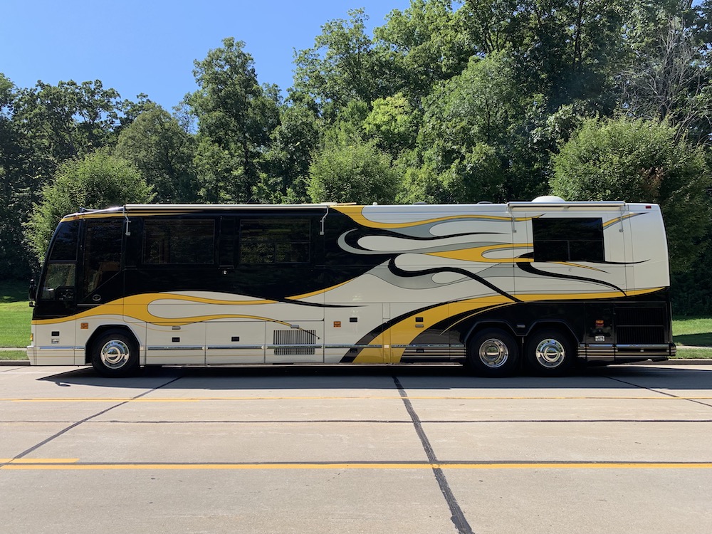 2003 Prevost Featherlite H3-45 For Sale