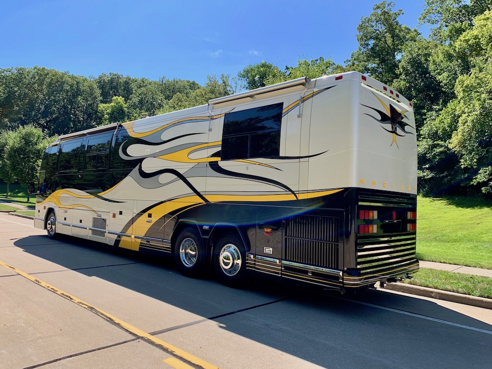 2003 Prevost Featherlite H3-45 For Sale