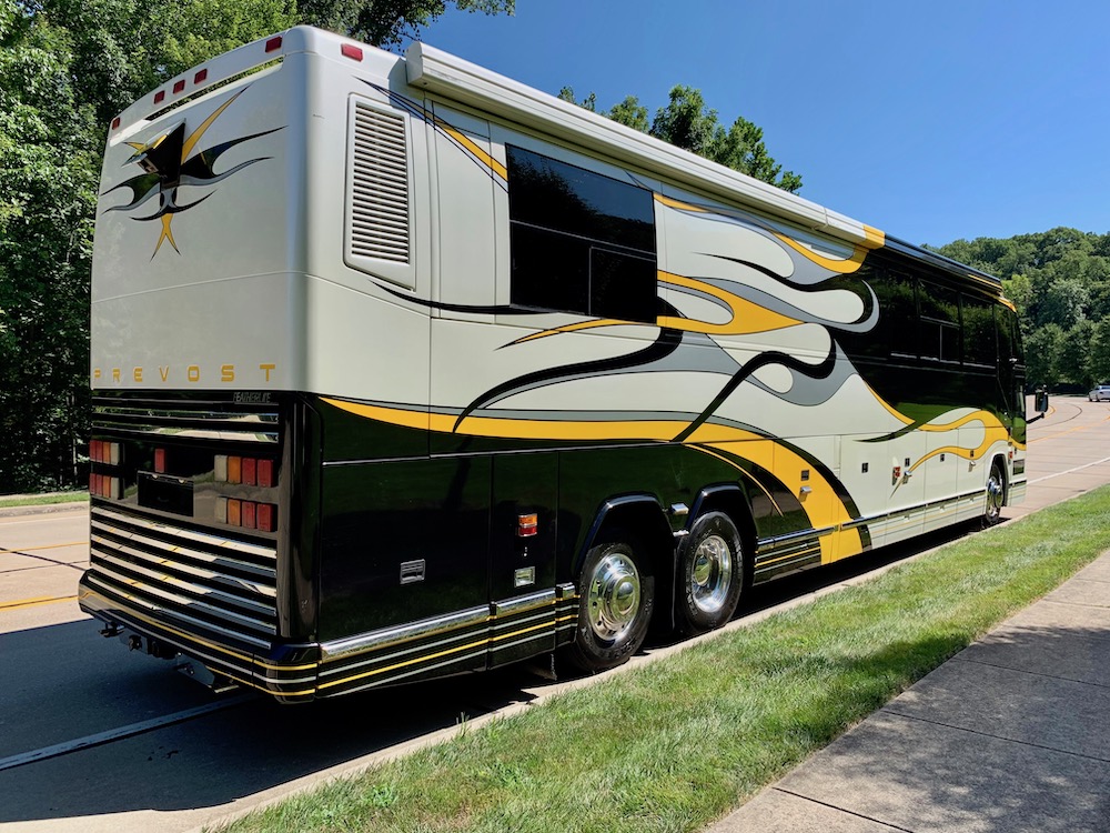 2003 Prevost Featherlite H3-45 For Sale