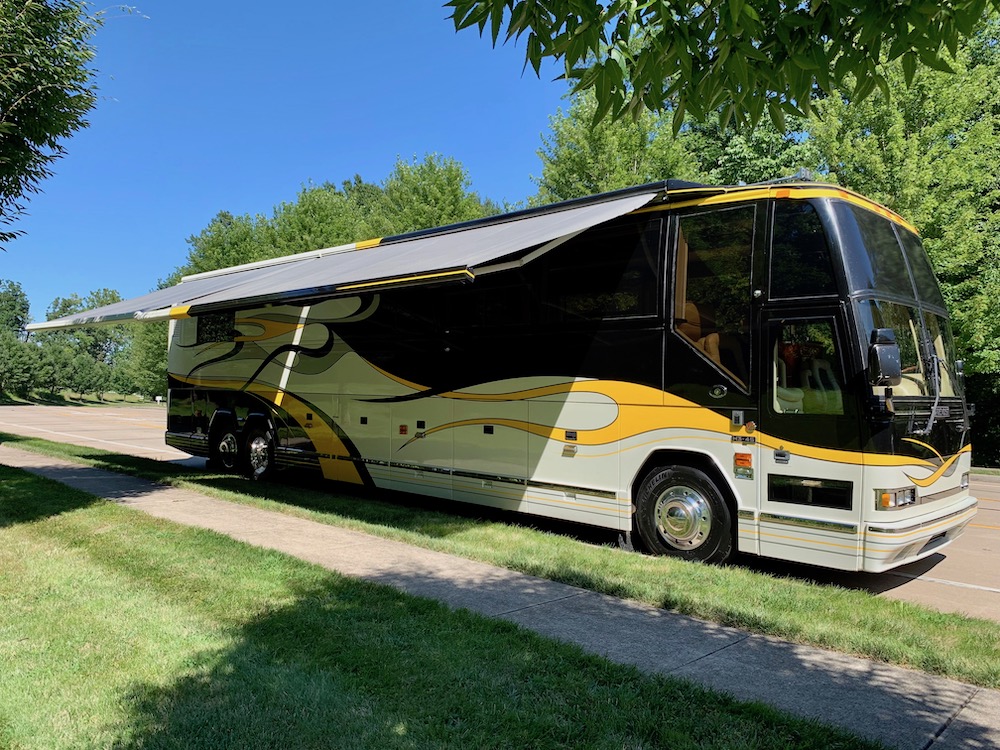 2003 Prevost Featherlite H3-45 For Sale