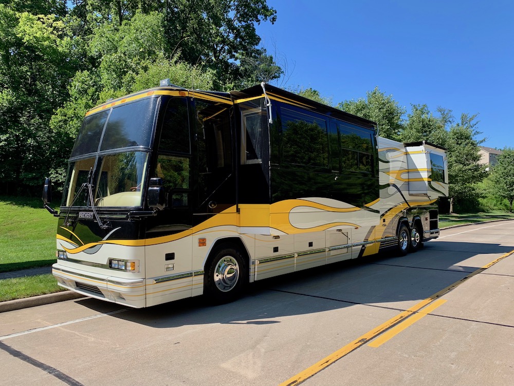 2003 Prevost Featherlite H3-45 For Sale