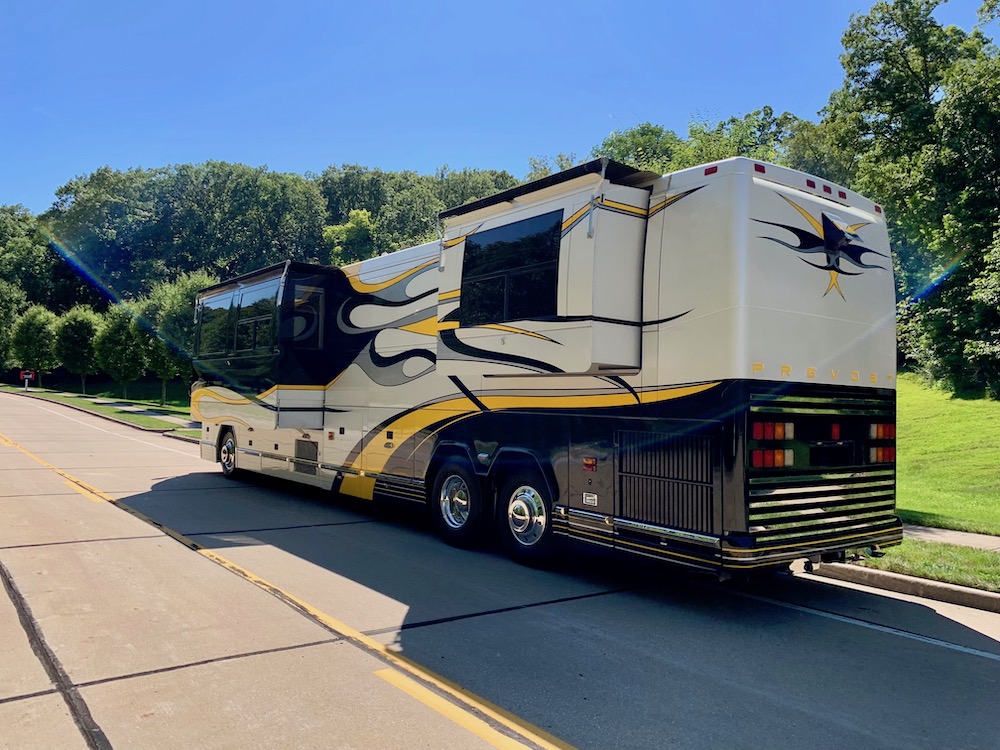 2003 Prevost Featherlite H3-45 For Sale