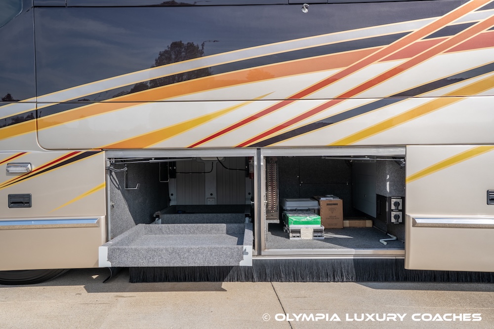 2003 Prevost Featherlite H3-45 For Sale