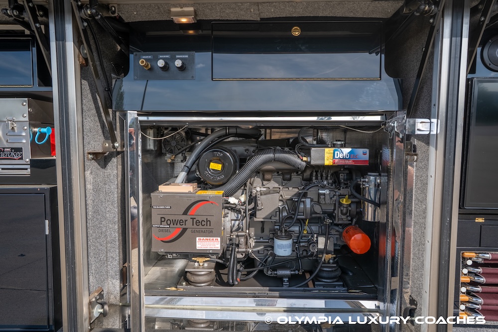 2003 Prevost Featherlite H3-45 For Sale