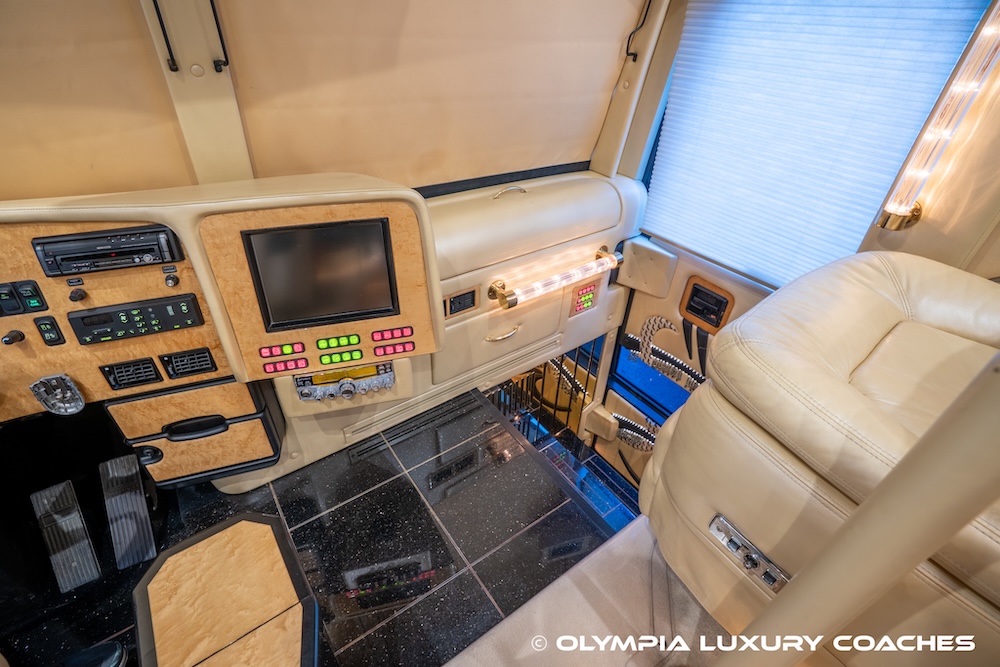 2003 Prevost Featherlite H3-45 For Sale