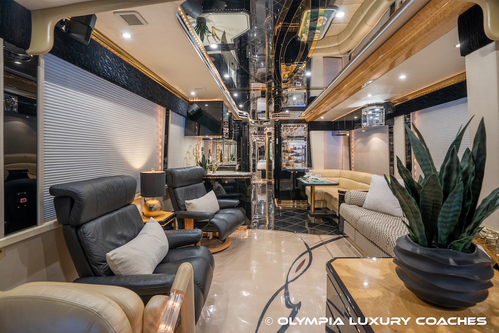 2003 Prevost Featherlite H3-45 For Sale