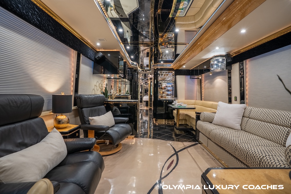 2003 Prevost Featherlite H3-45 For Sale