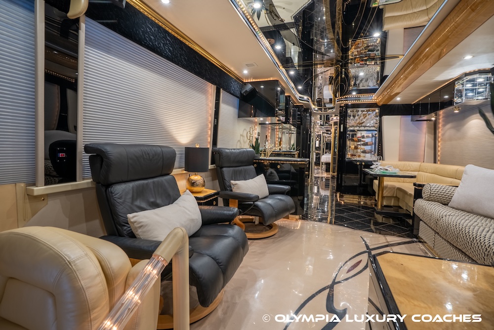 2003 Prevost Featherlite H3-45 For Sale