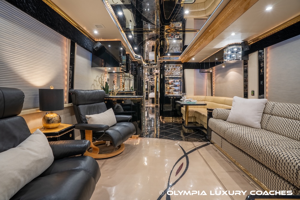 2003 Prevost Featherlite H3-45 For Sale