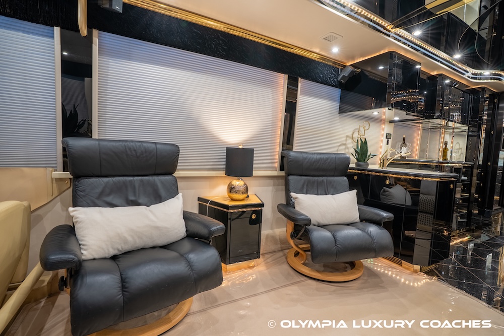 2003 Prevost Featherlite H3-45 For Sale