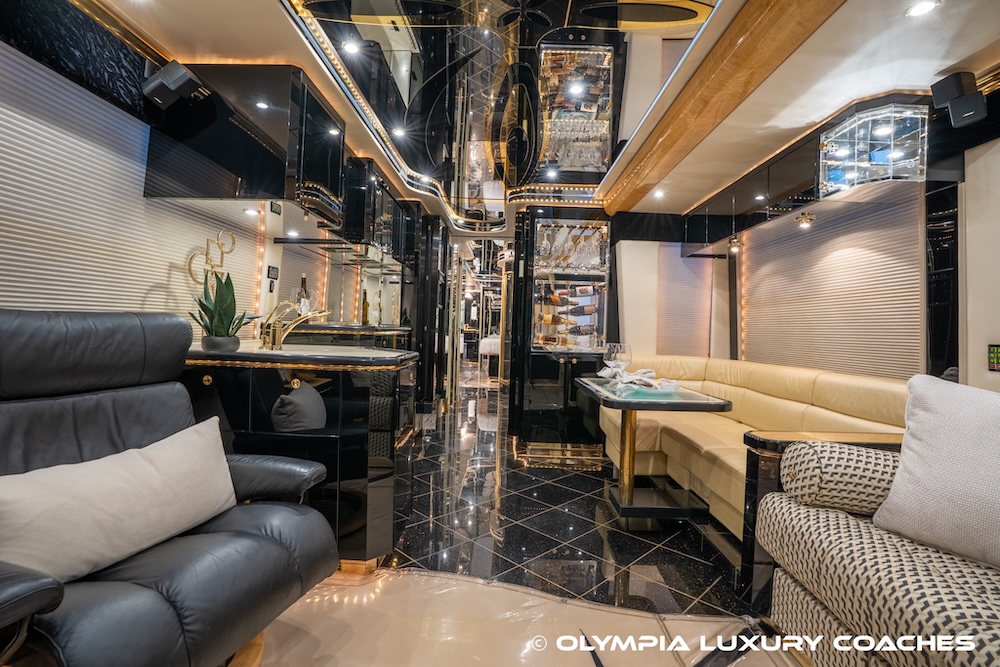 2003 Prevost Featherlite H3-45 For Sale