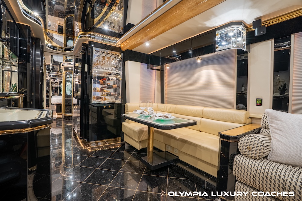 2003 Prevost Featherlite H3-45 For Sale