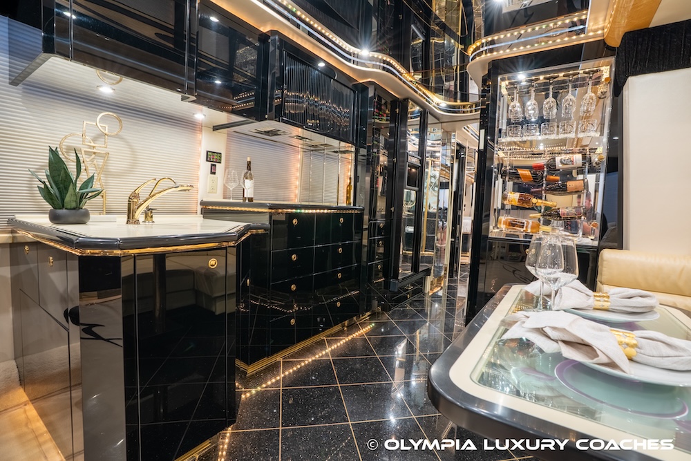 2003 Prevost Featherlite H3-45 For Sale