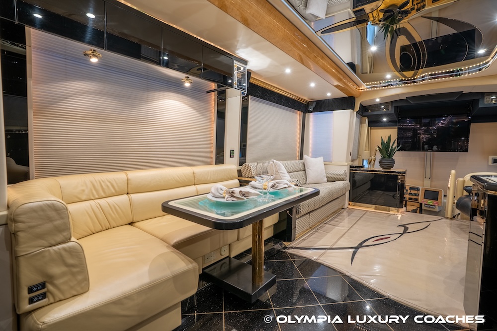 2003 Prevost Featherlite H3-45 For Sale