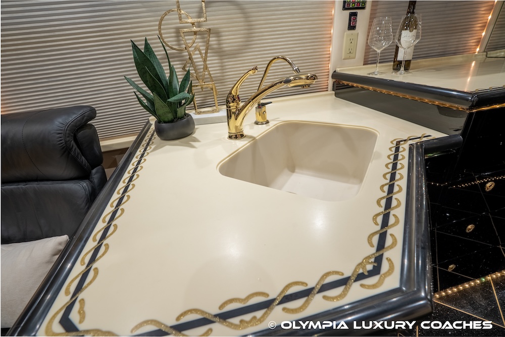 2003 Prevost Featherlite H3-45 For Sale