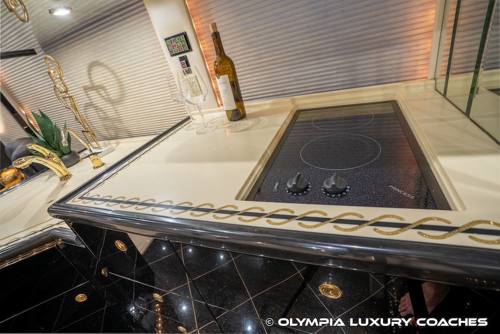 2003 Prevost Featherlite H3-45 For Sale