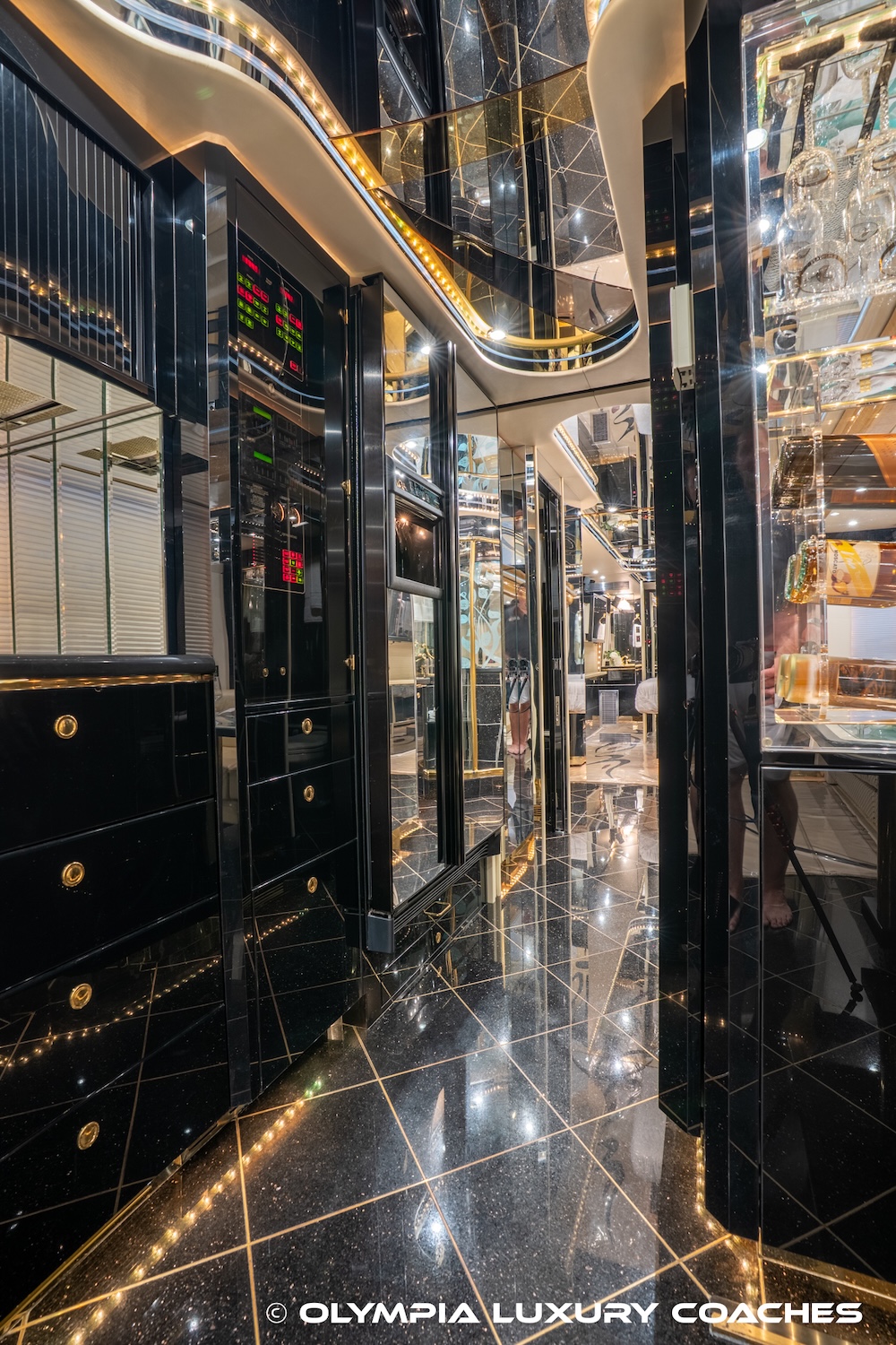 2003 Prevost Featherlite H3-45 For Sale