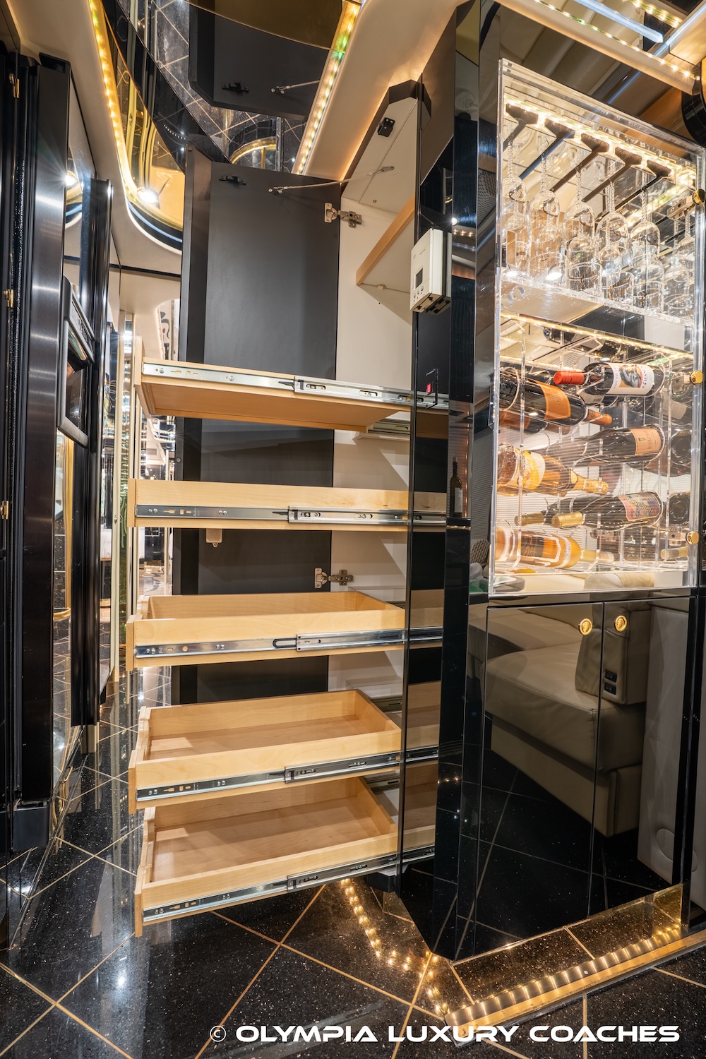 2003 Prevost Featherlite H3-45 For Sale