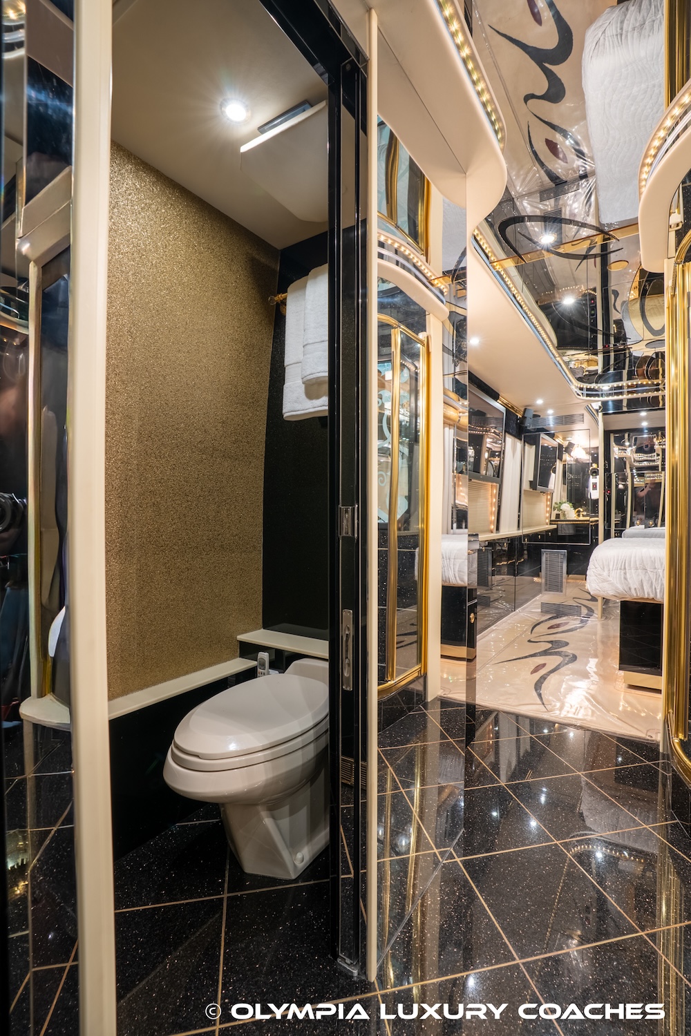 2003 Prevost Featherlite H3-45 For Sale