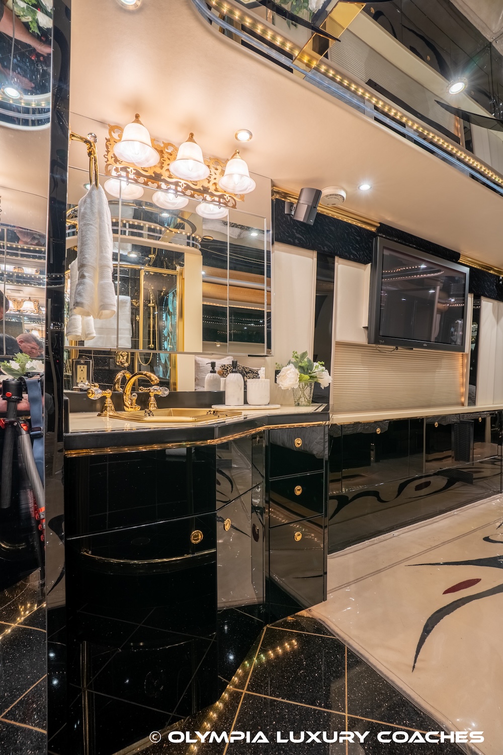 2003 Prevost Featherlite H3-45 For Sale