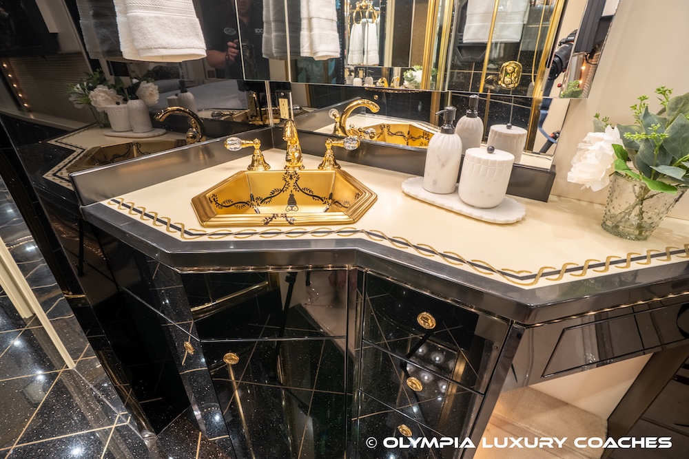 2003 Prevost Featherlite H3-45 For Sale