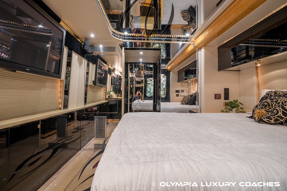 2003 Prevost Featherlite H3-45 For Sale