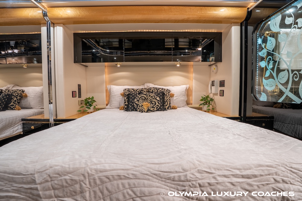 2003 Prevost Featherlite H3-45 For Sale