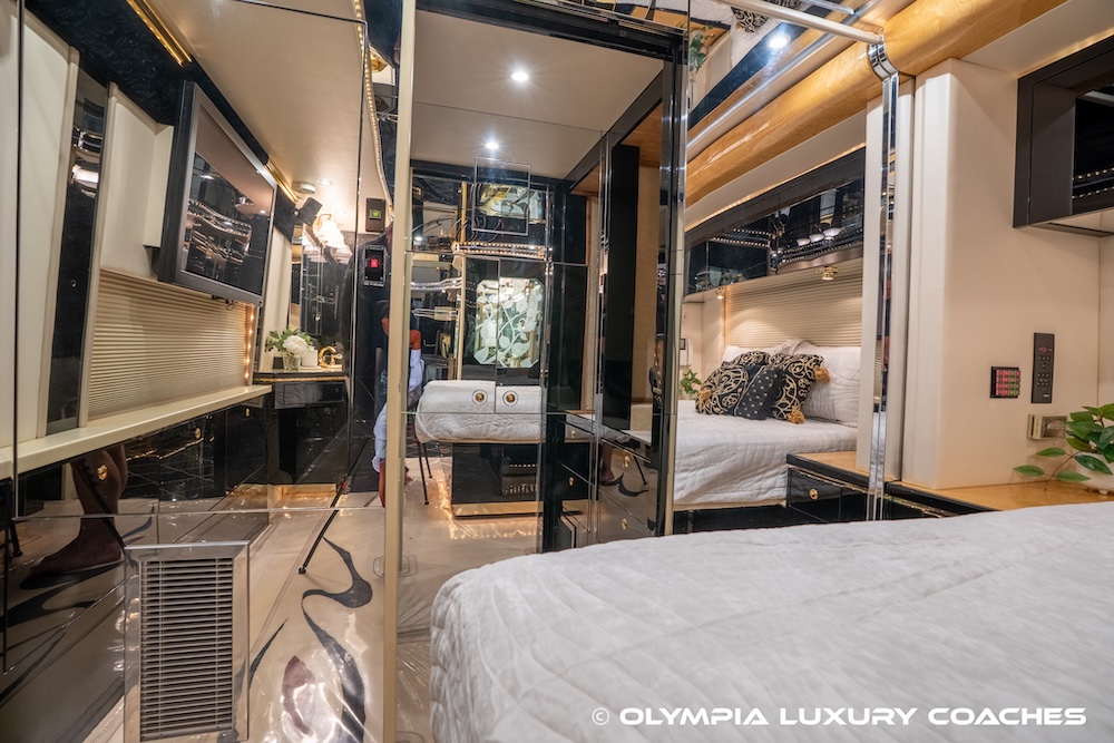 2003 Prevost Featherlite H3-45 For Sale