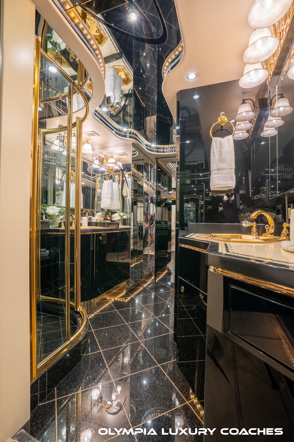 2003 Prevost Featherlite H3-45 For Sale