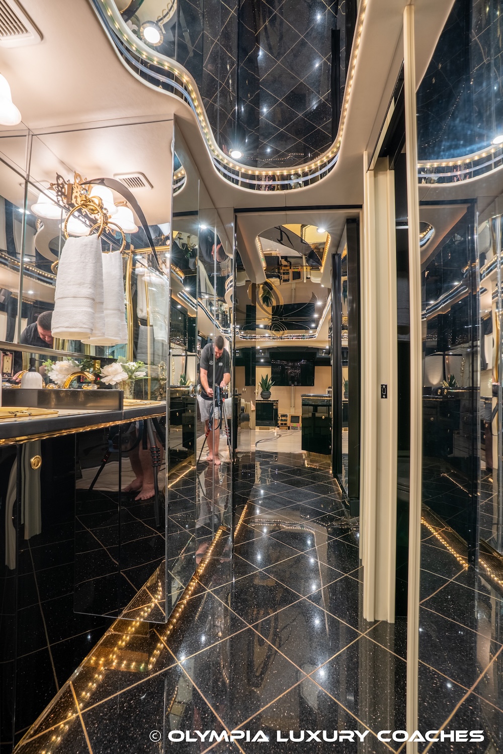 2003 Prevost Featherlite H3-45 For Sale