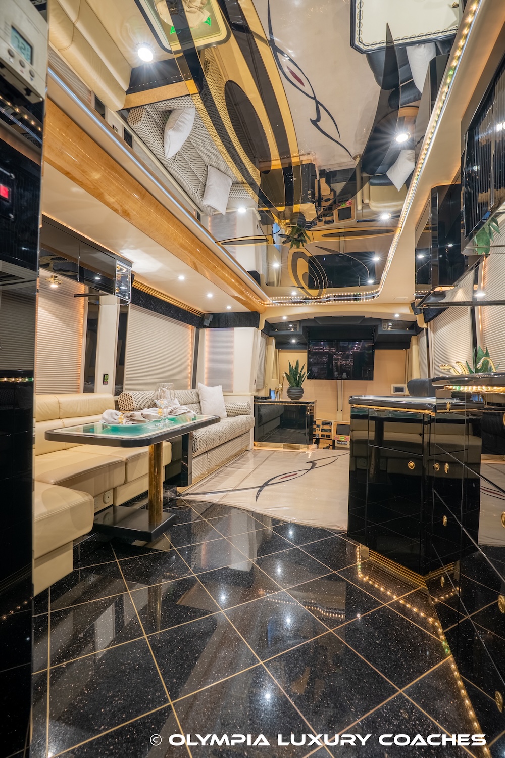 2003 Prevost Featherlite H3-45 For Sale