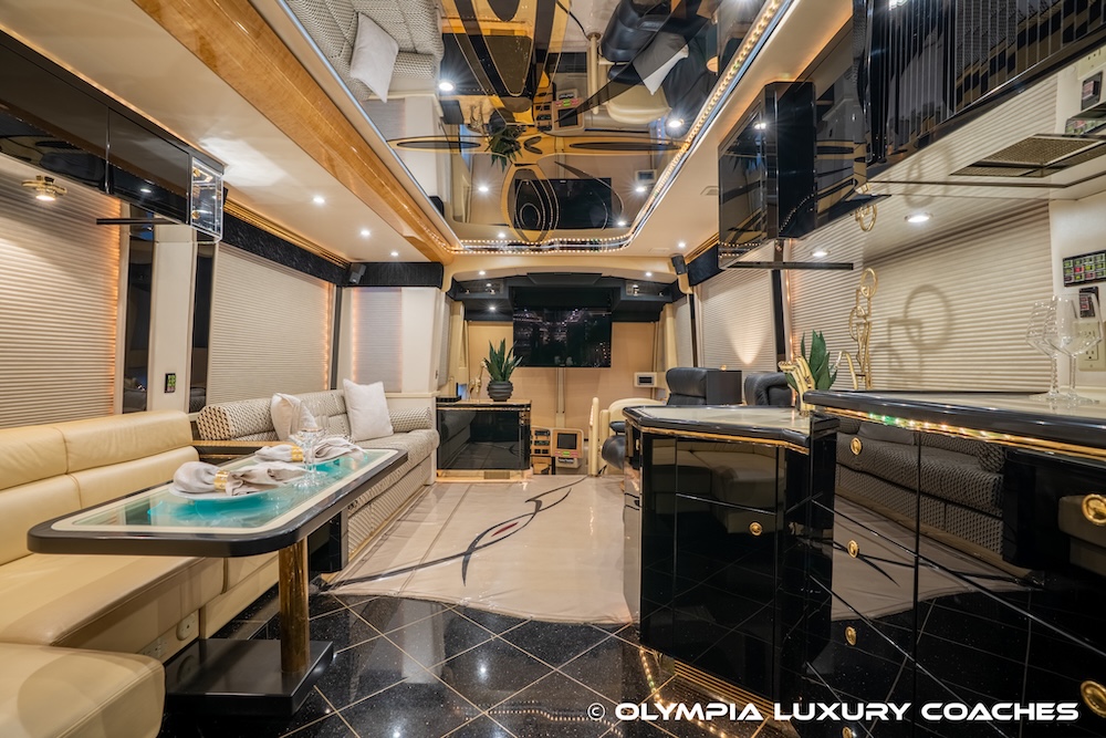 2003 Prevost Featherlite H3-45 For Sale