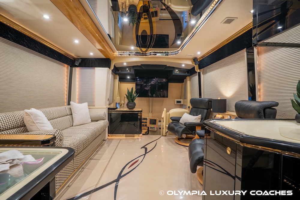 2003 Prevost Featherlite H3-45 For Sale