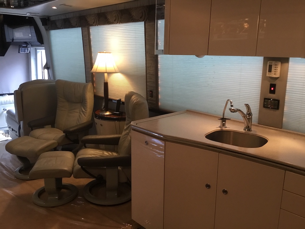 2003 Prevost Featherlite XLII For Sale