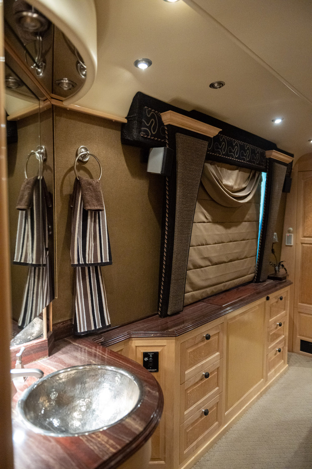 2003 Prevost Royale XLII For Sale