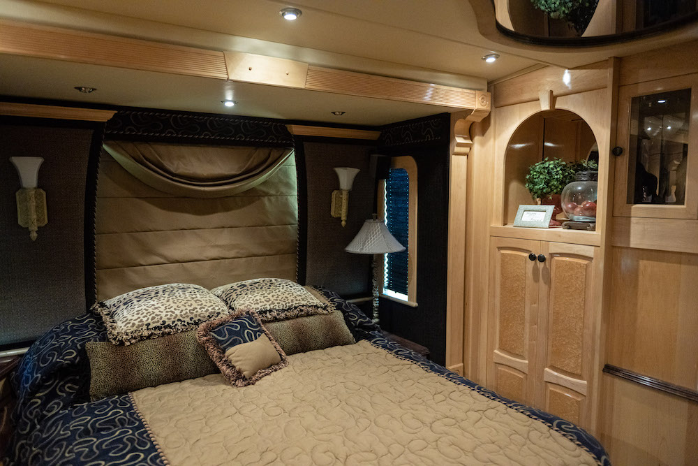 2003 Prevost Royale XLII For Sale