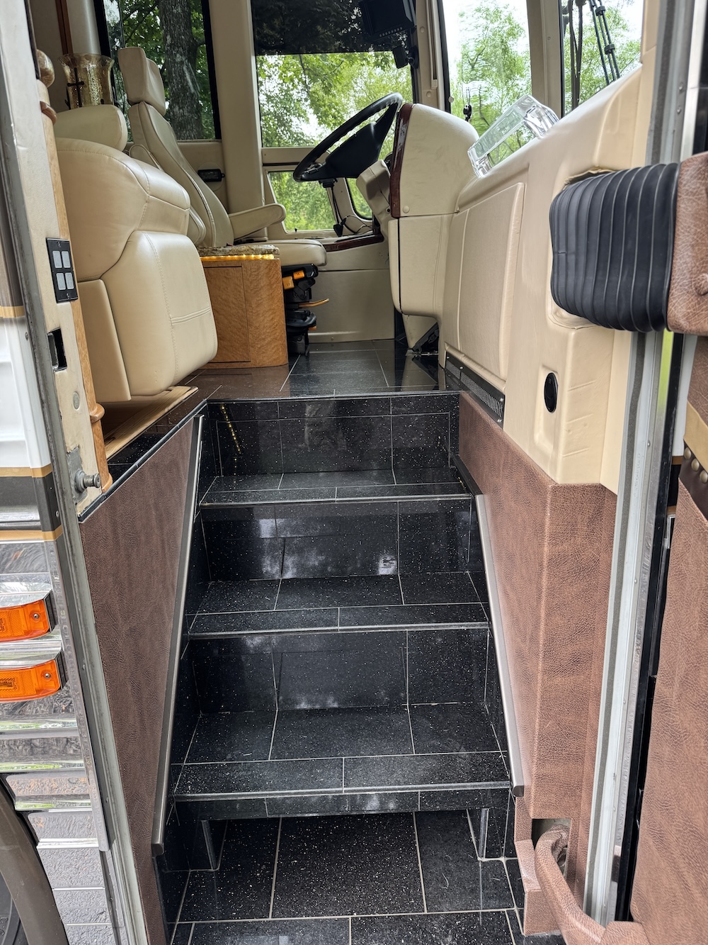 2004 Prevost Bruce XLII For Sale