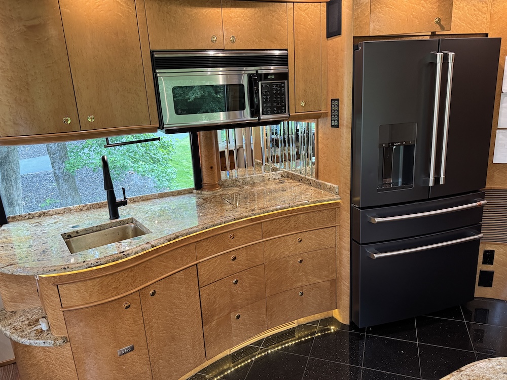 2004 Prevost Bruce XLII For Sale