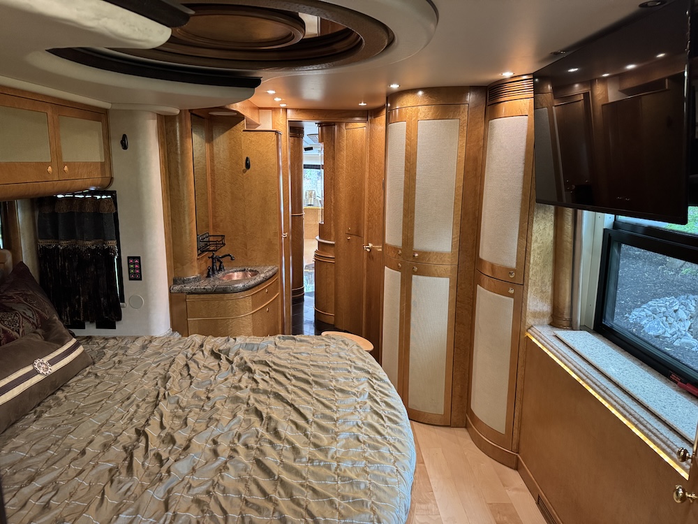 2004 Prevost Bruce XLII For Sale