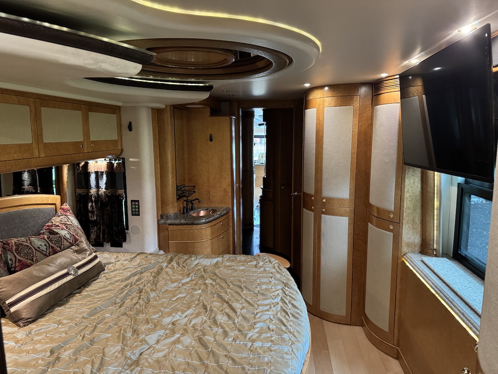 2004 Prevost Bruce XLII For Sale