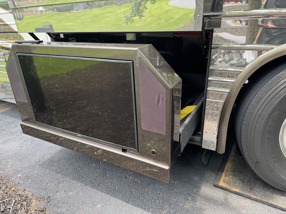 2004 Prevost Bruce XLII For Sale