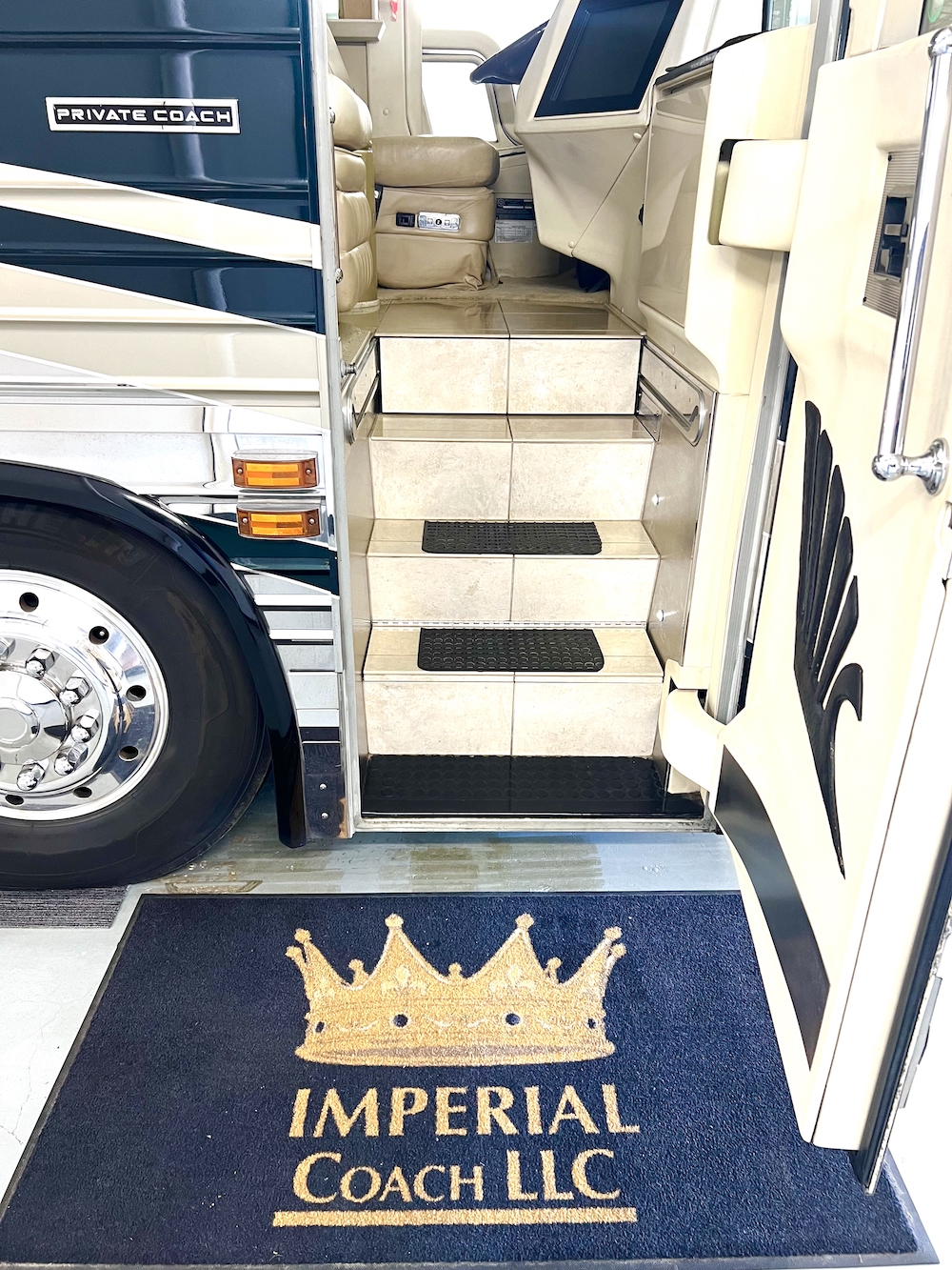 2004 Prevost Country Coach XLII For Sale