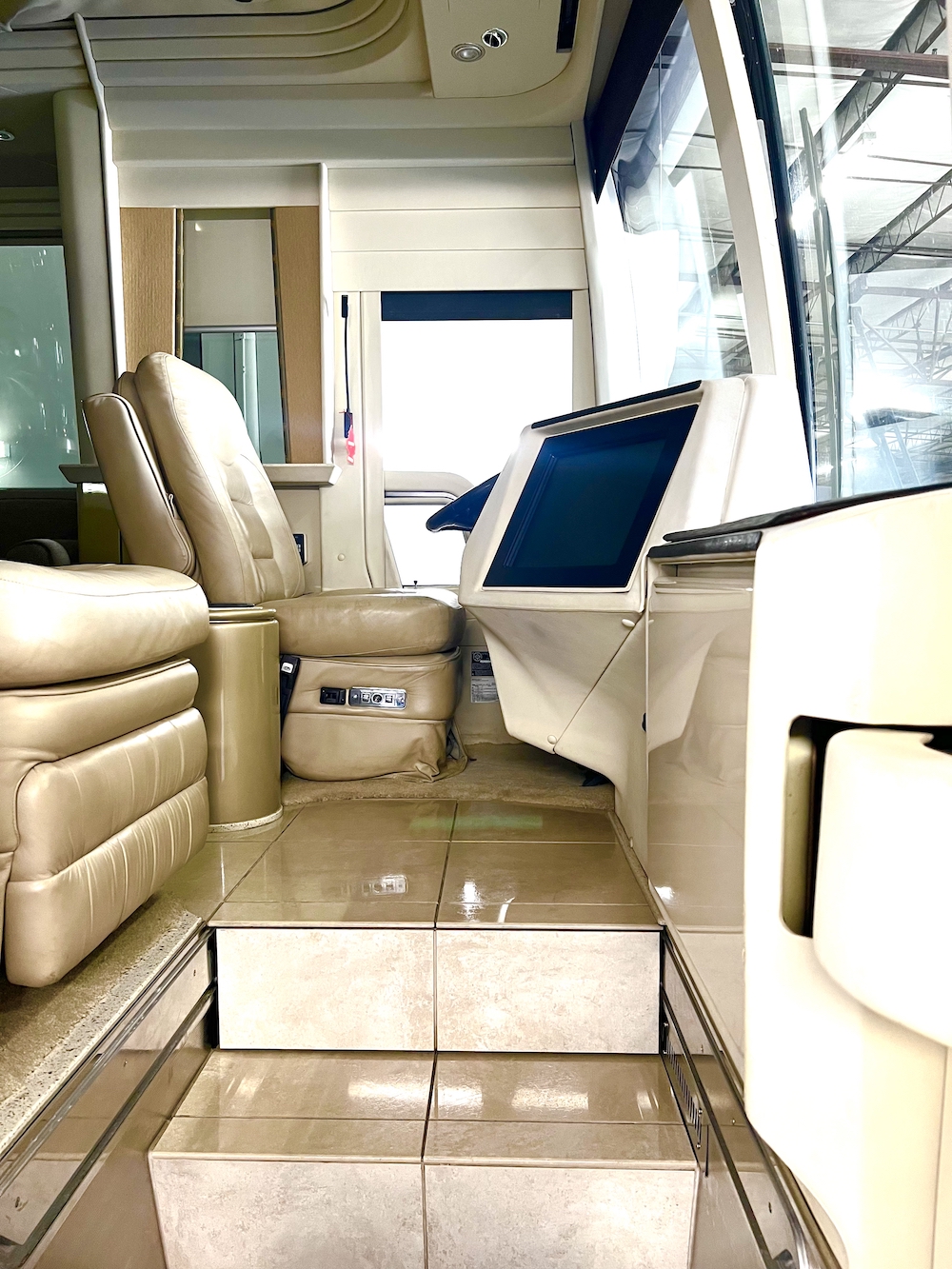 2004 Prevost Country Coach XLII For Sale