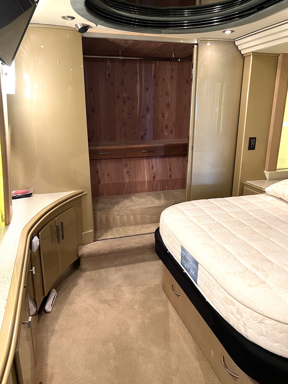 2004 Prevost Country Coach XLII For Sale