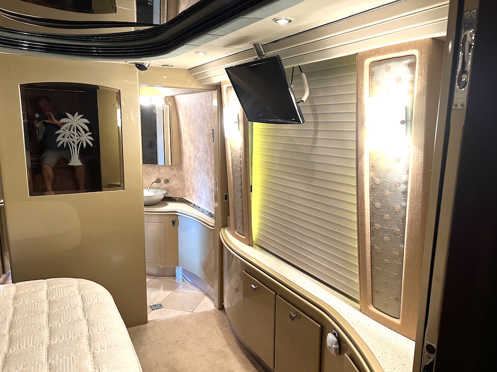 2004 Prevost Country Coach XLII For Sale