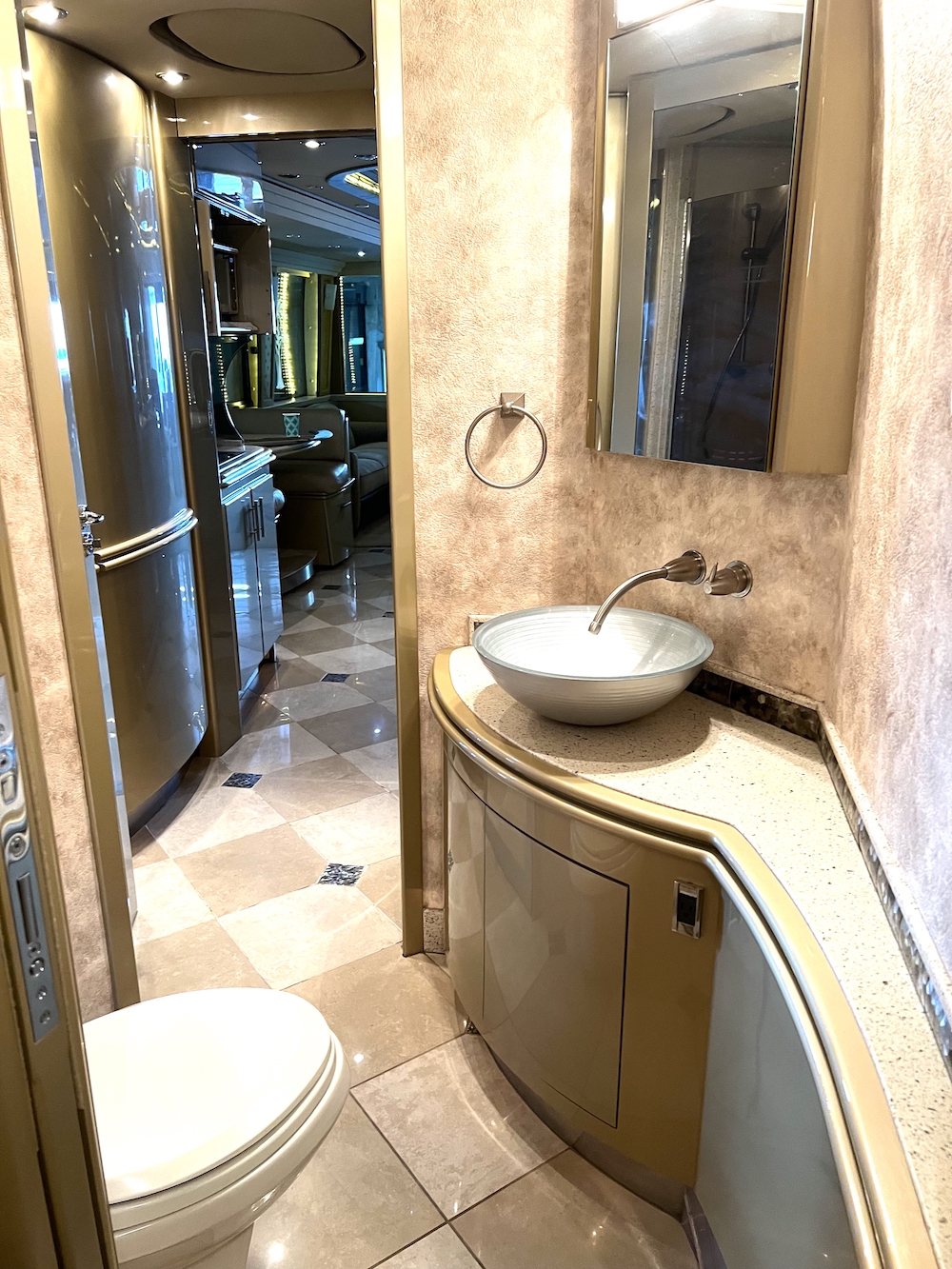 2004 Prevost Country Coach XLII For Sale