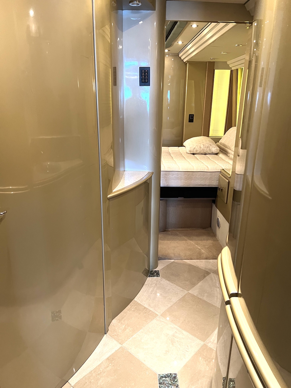 2004 Prevost Country Coach XLII For Sale
