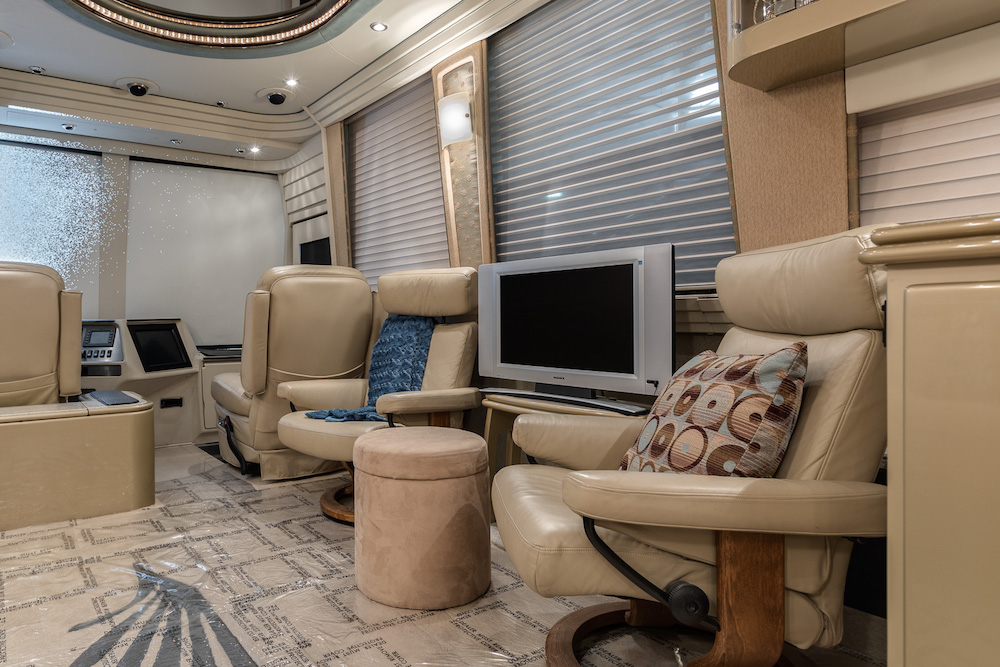 2004 Prevost Country Coach XLII For Sale