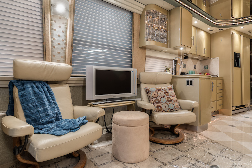 2004 Prevost Country Coach XLII For Sale